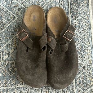 Like-New Brown Boston Birkenstocks